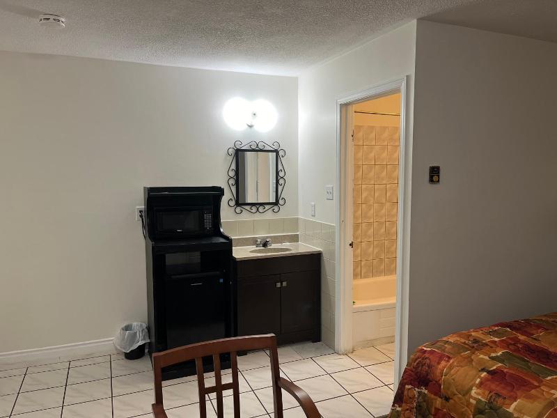 Cedar Springs Motel image