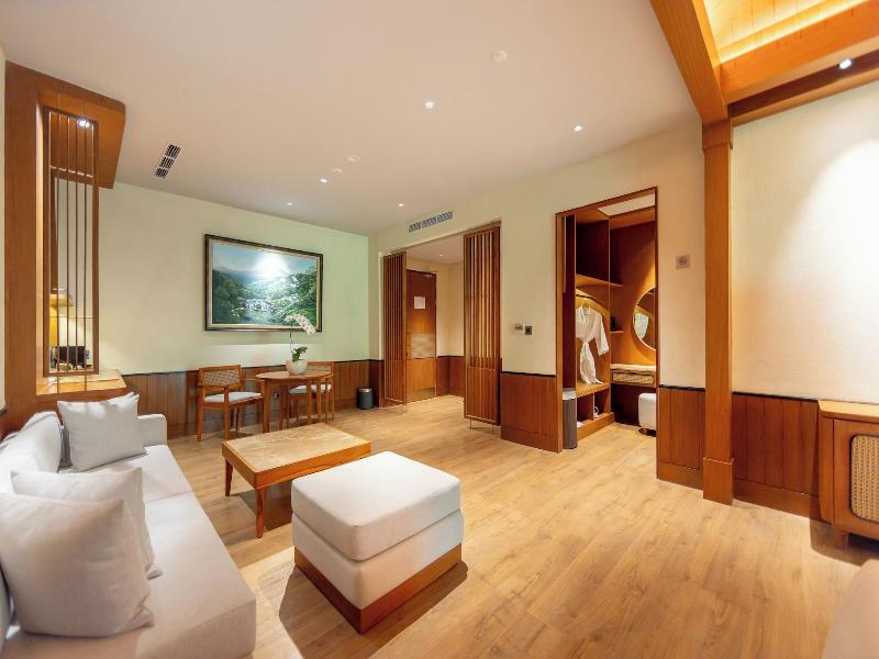 Anumana De Suite image
