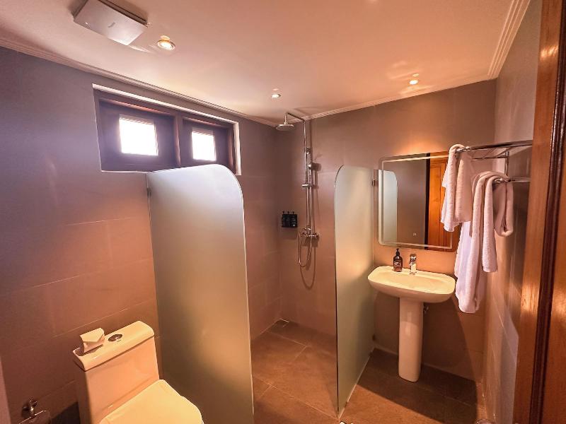 Anumana De Suite image