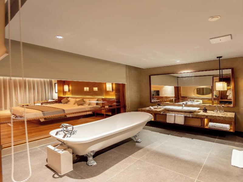 Anumana De Suite image