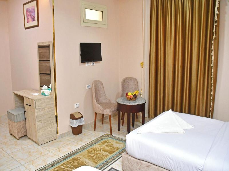 Nun Pyramids Inn image