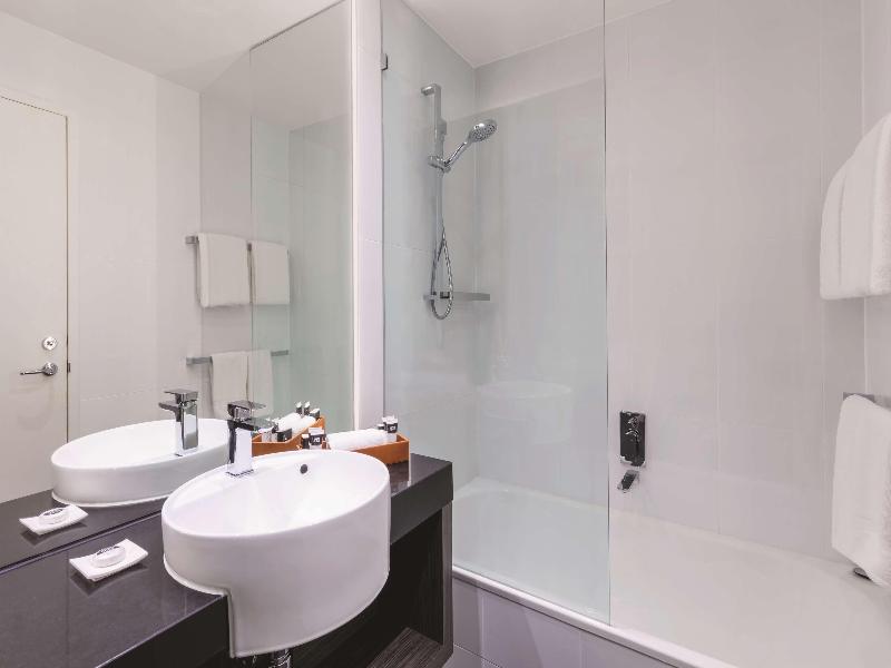 Adina Apartment Hotel Melbourne image