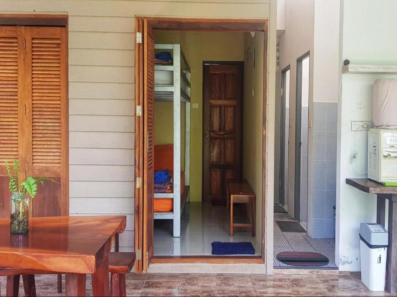 Baan Hinlad Home And Hostel image