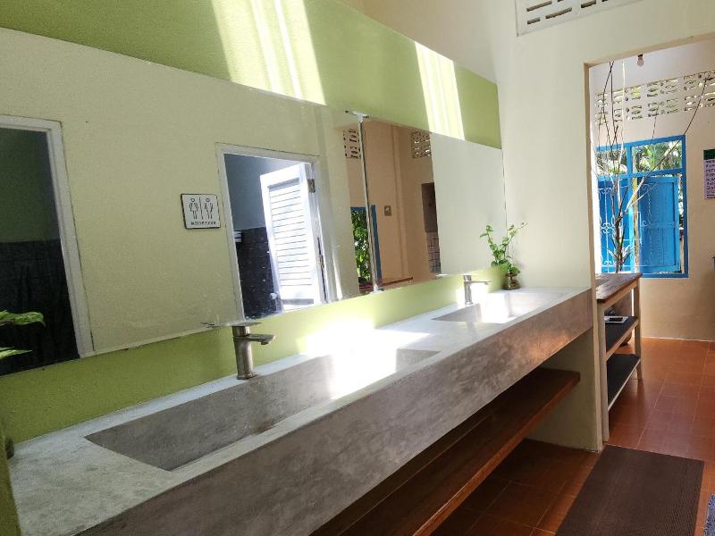 Baan Hinlad Home And Hostel image