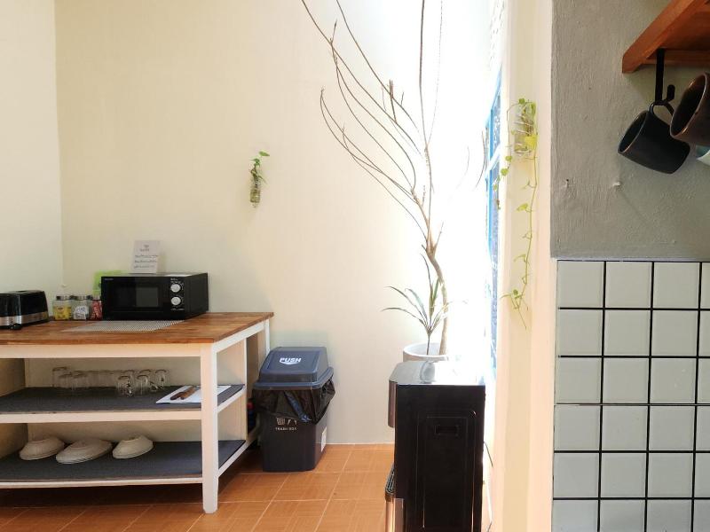 Baan Hinlad Home And Hostel image