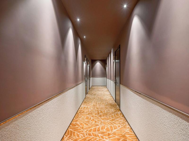 Giant Hotel image