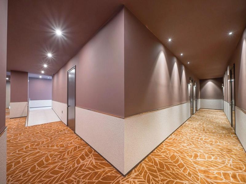 Giant Hotel image