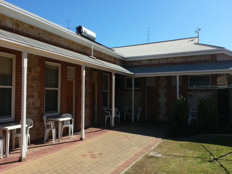Sonbern Lodge Motel