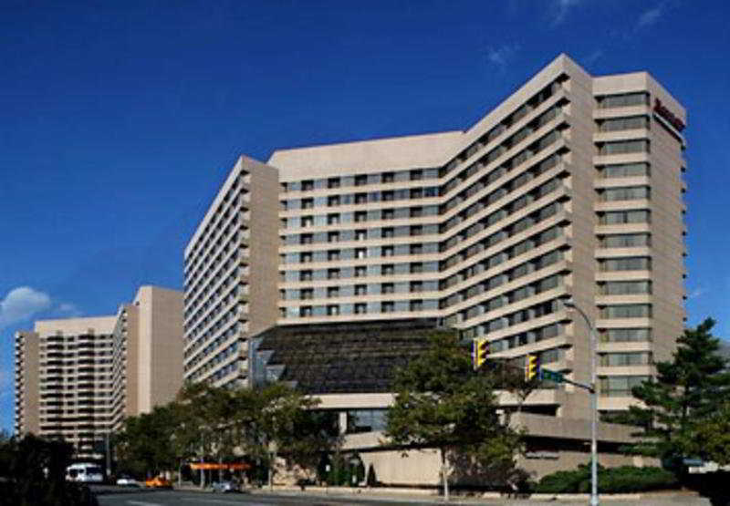 Hotel Crystal Gateway Marriott
