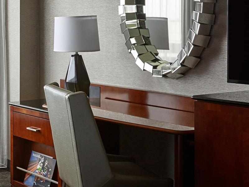 Crystal Gateway Marriott image