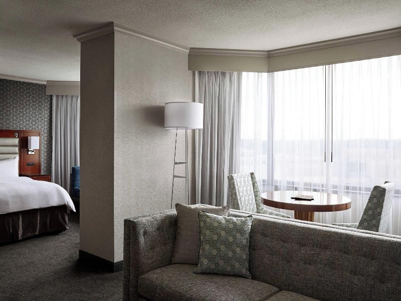 Crystal Gateway Marriott image