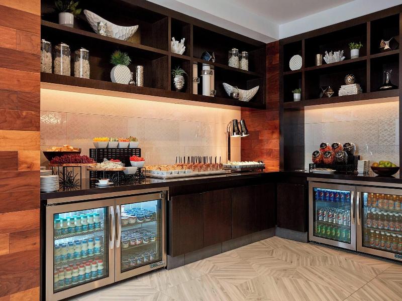 Crystal Gateway Marriott image