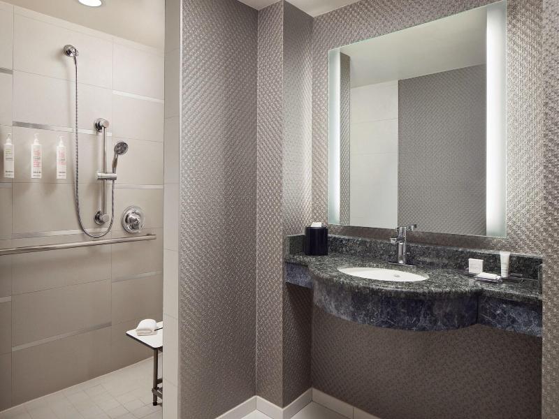 Crystal Gateway Marriott image