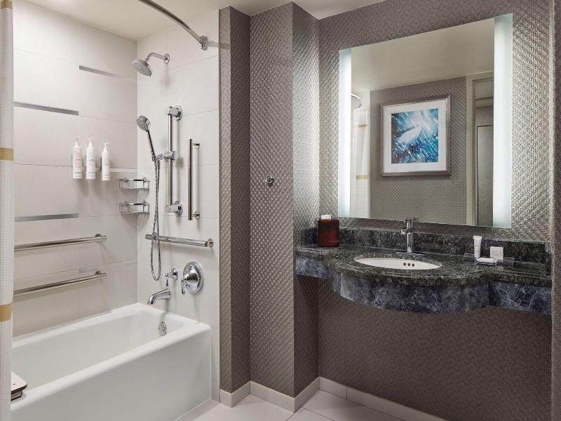 Crystal Gateway Marriott image