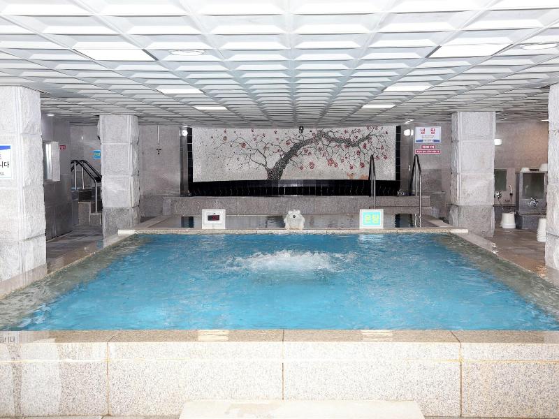 Mungang Sulfur Hot Springs