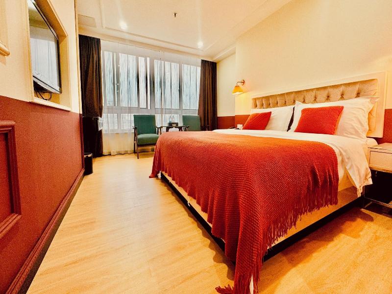 Carnation Business Hotel image