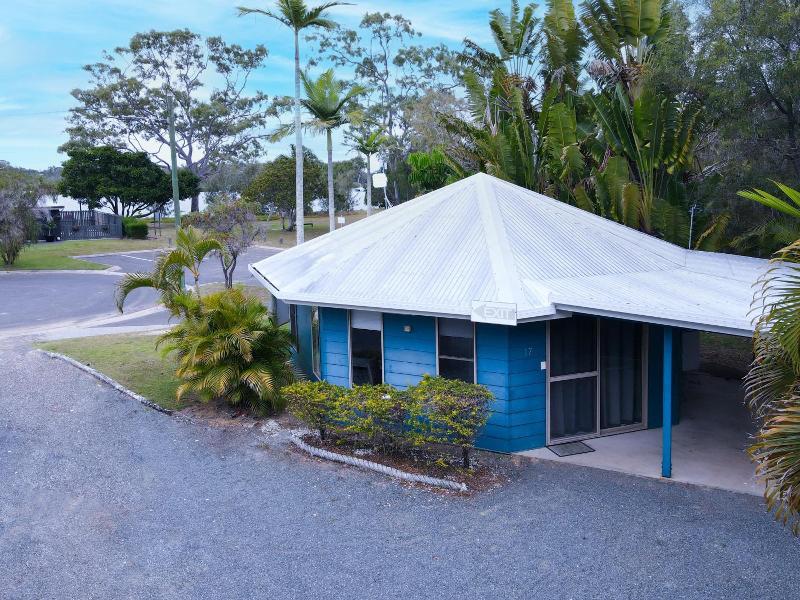Boyne Island Motel And Villas image