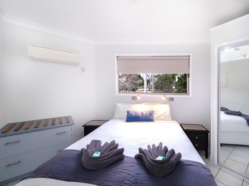 Boyne Island Motel And Villas image