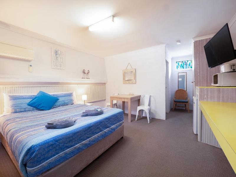 Boyne Island Motel And Villas image