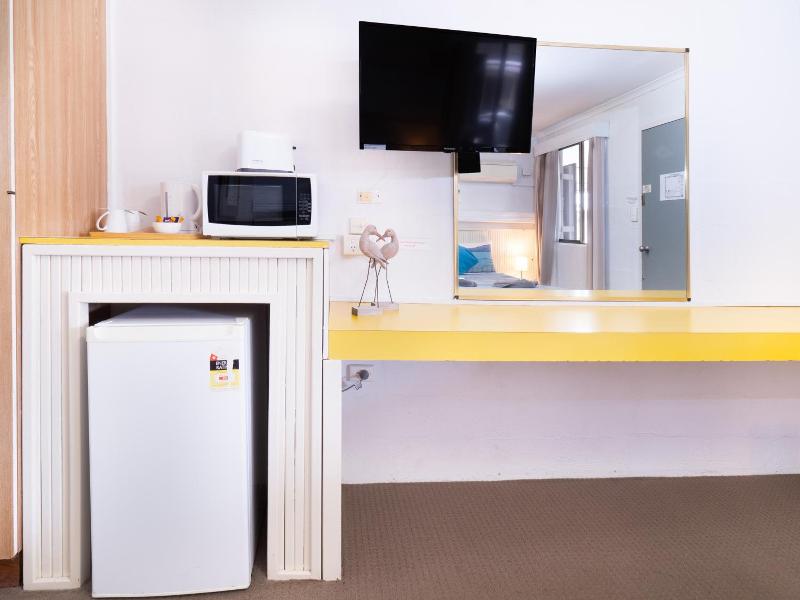 Boyne Island Motel And Villas image