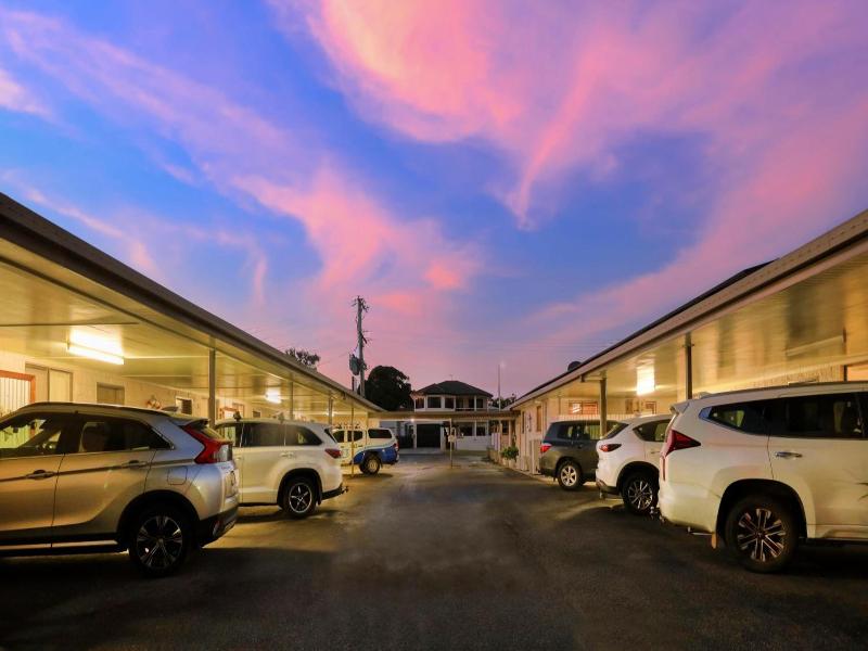 Boyne Island Motel And Villas image