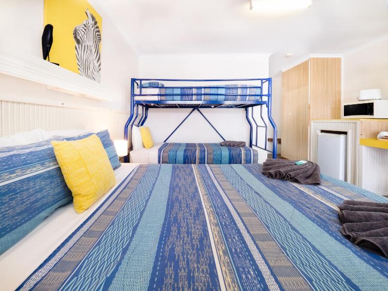 Boyne Island Motel And Villas image