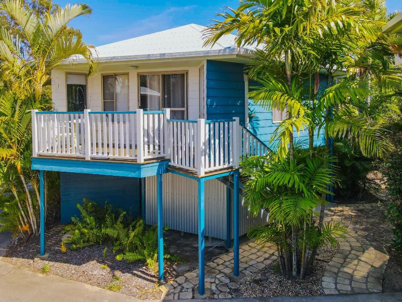 Boyne Island Motel And Villas image
