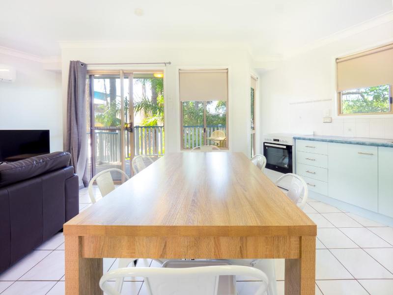 Boyne Island Motel And Villas image