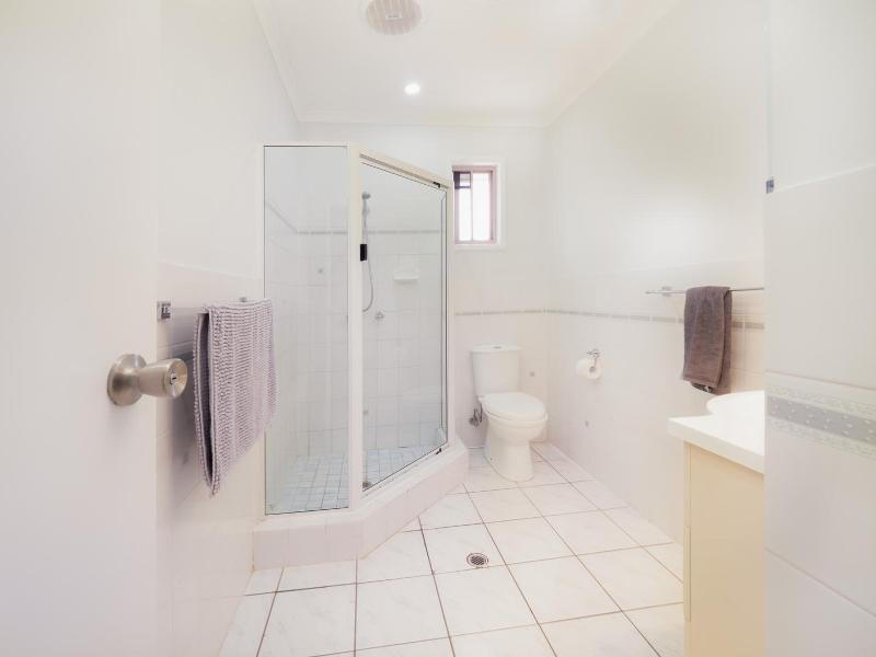 Boyne Island Motel And Villas image