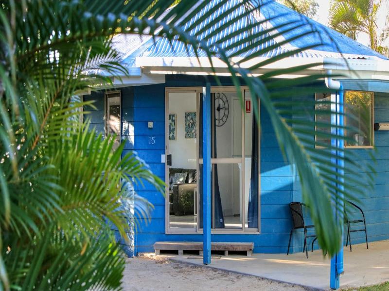 Boyne Island Motel And Villas image