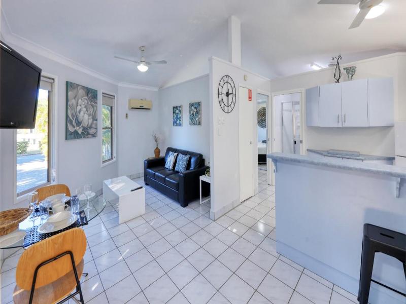 Boyne Island Motel And Villas image