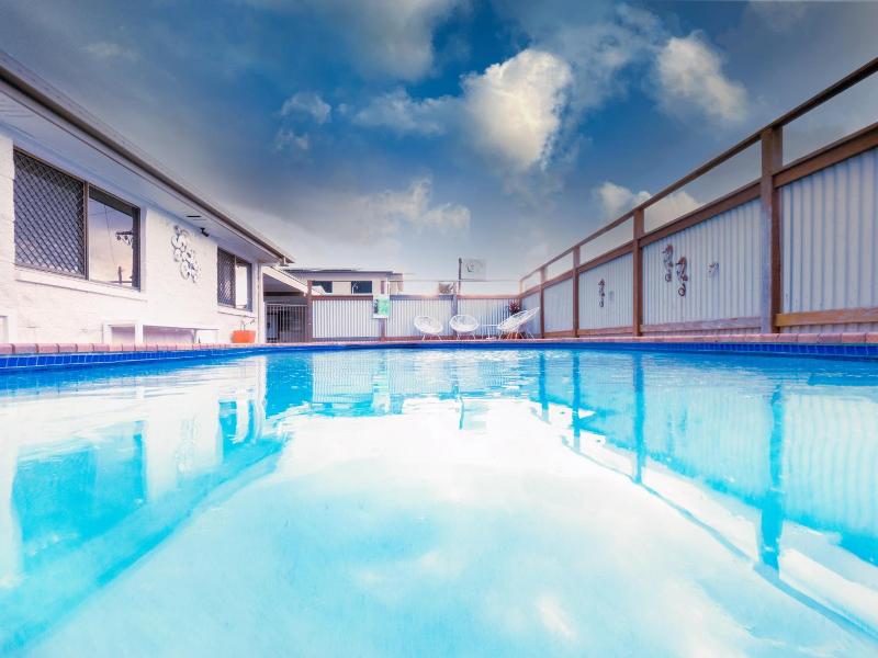 Boyne Island Motel And Villas image