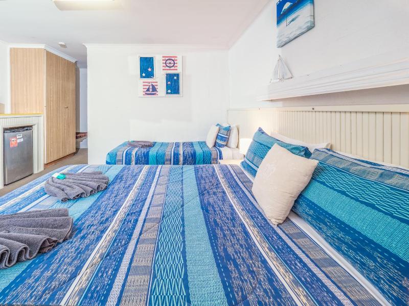 Boyne Island Motel And Villas image