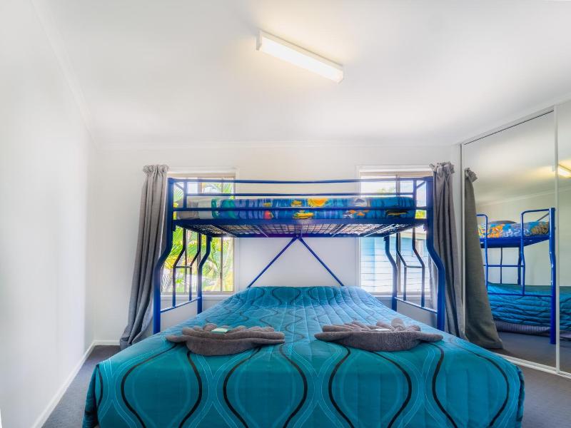 Boyne Island Motel And Villas image