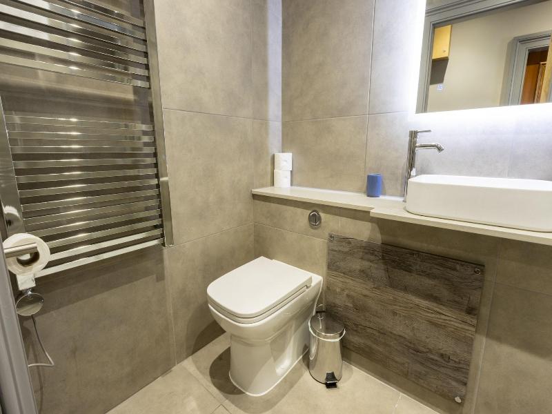 Mono Suites New Town image