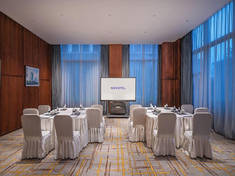 Novotel Shanghai Baoshan Jiusi image