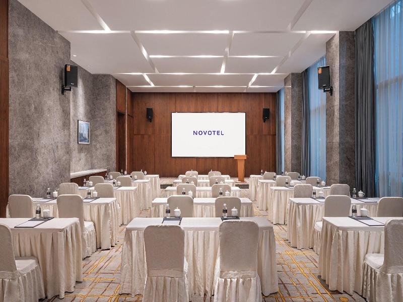 Novotel Shanghai Baoshan Jiusi image