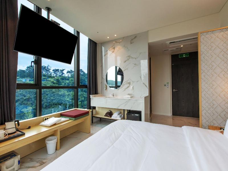 Hotel The Club Yeonhwari image