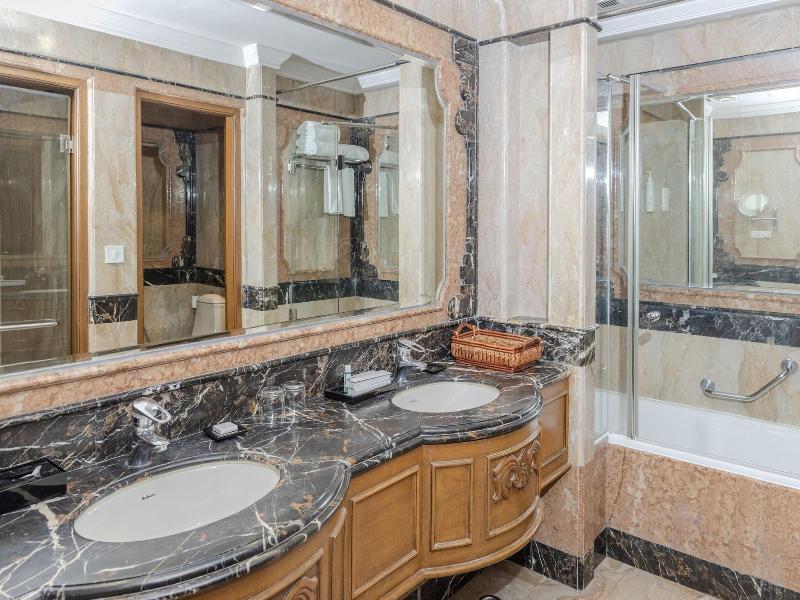 Le Royal Meridien image