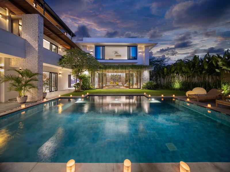 Pantai Indah Villas image