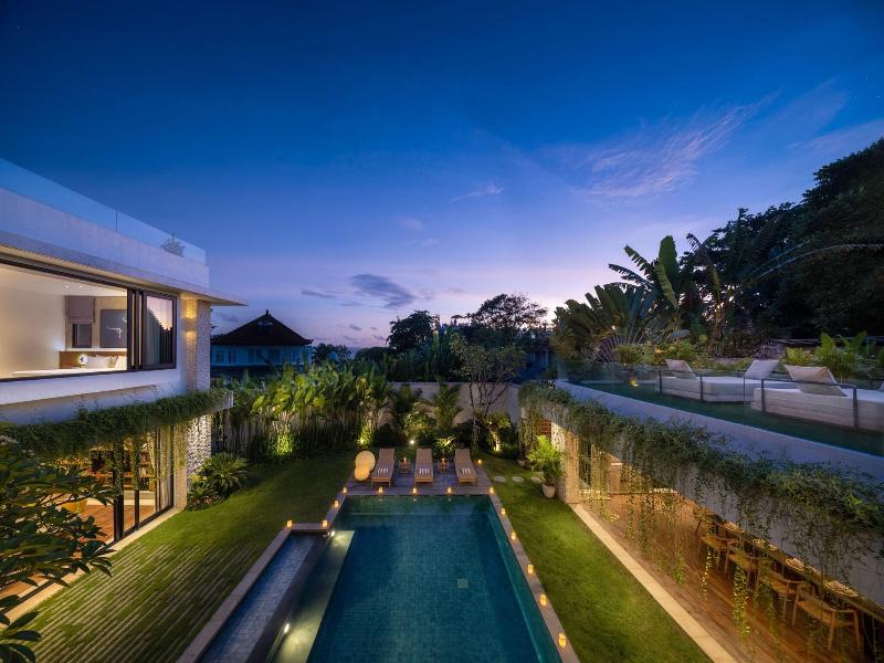 Pantai Indah Villas image