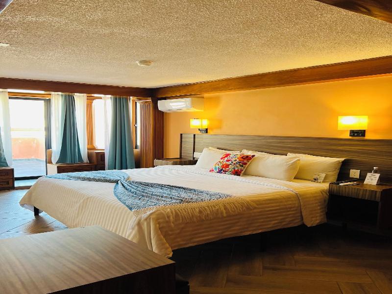 Suites Del Jardín Principal image