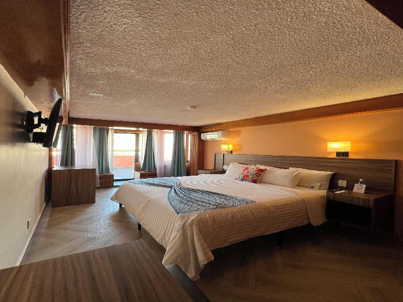 Suites Del Jardín Principal image