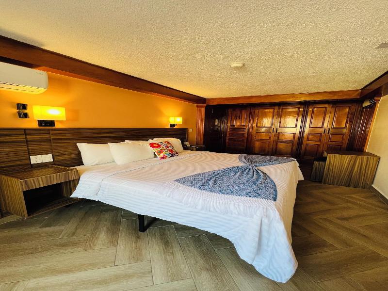 Suites Del Jardín Principal image