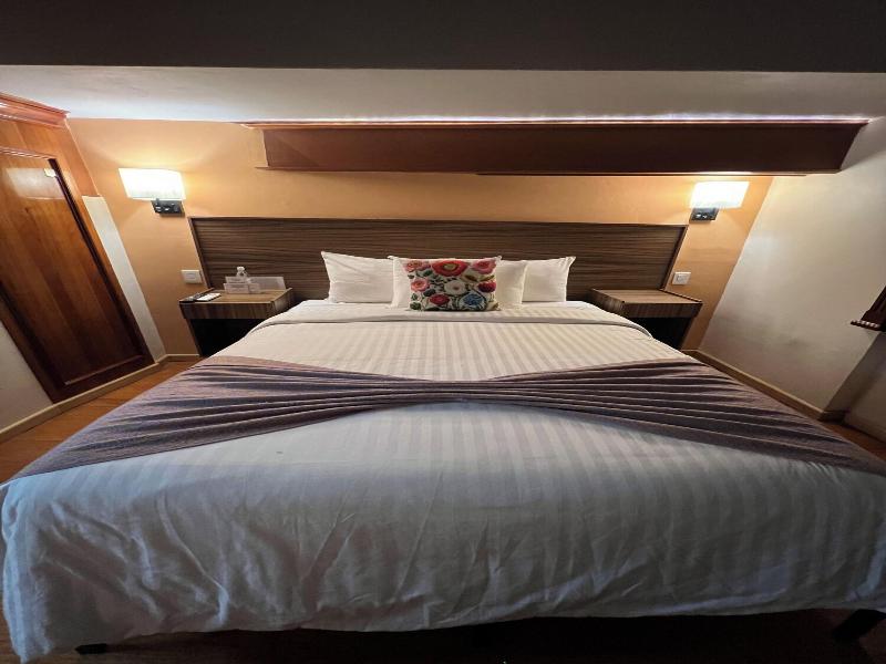 Suites Del Jardín Principal image