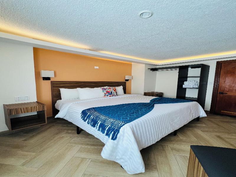 Suites Del Jardín Principal image