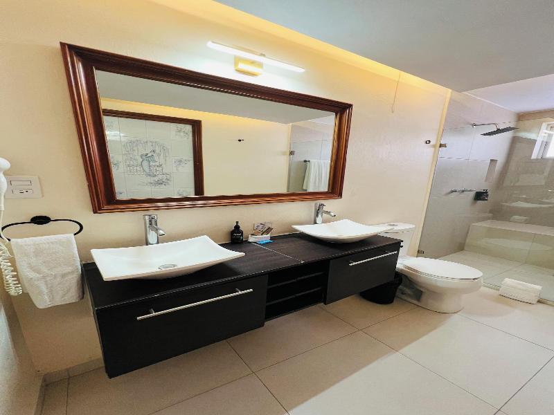 Suites Del Jardín Principal image