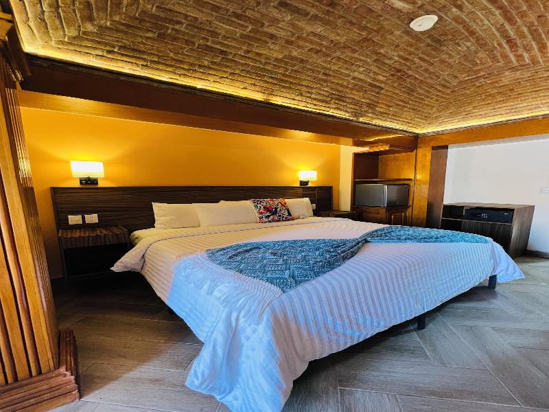 Suites Del Jardín Principal image