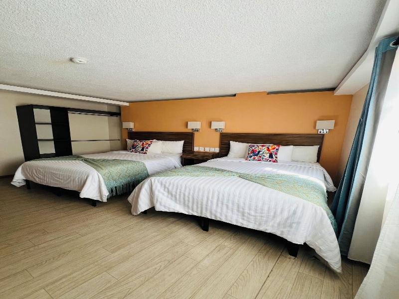 Suites Del Jardín Principal image
