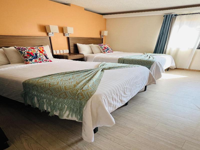 Suites Del Jardín Principal image